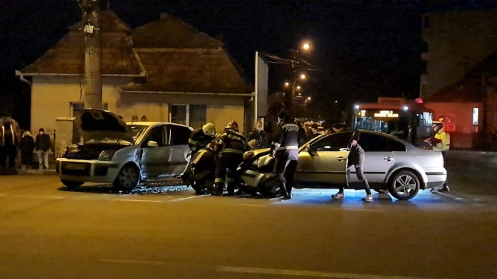 ACCIDENT în Turda. O femeie și un bărbat au fost răniți și transportați la spital